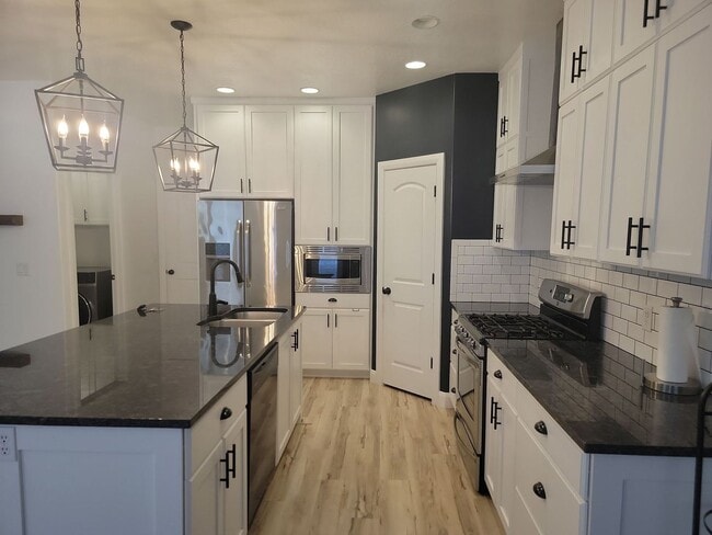 Primary Photo - 4 Bedroom St. George Home with Bonus Room....