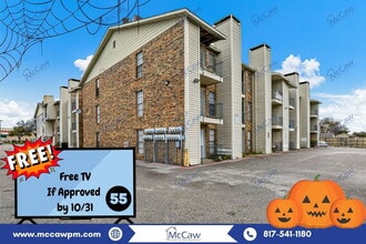 Building Photo - 9520 Royal Ln