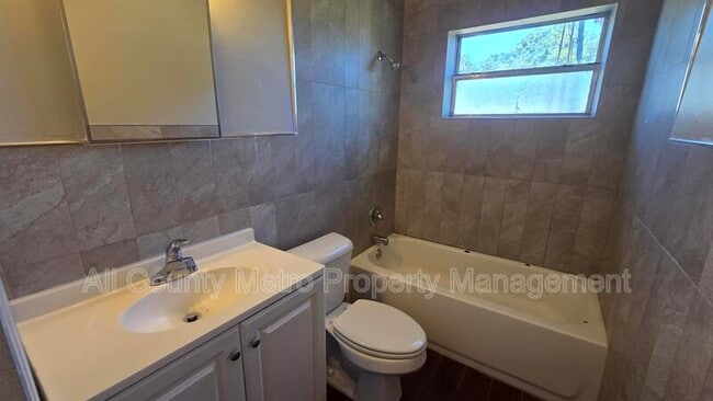 Building Photo - 1220 Linda Ln