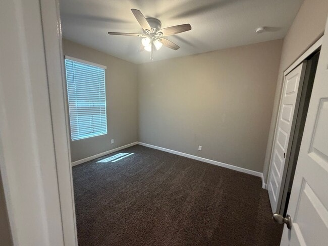 Building Photo - 40946 W Hillman Dr