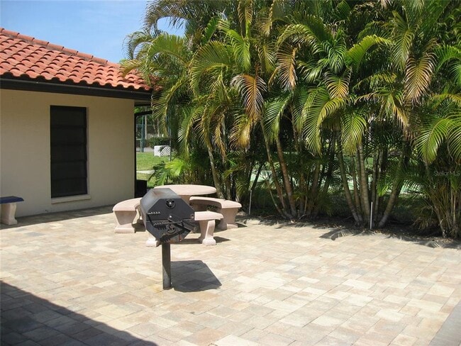 Building Photo - 5644 Gardens Dr