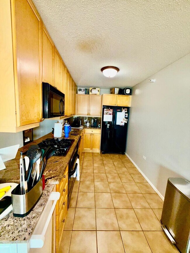 Building Photo - 1720 Maple Ave