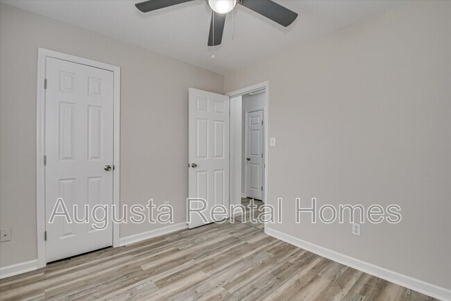 Building Photo - 4728 Laural Oak Dr