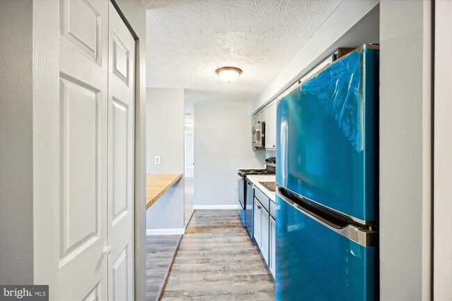 Building Photo - 12405 Hickory Tree Way