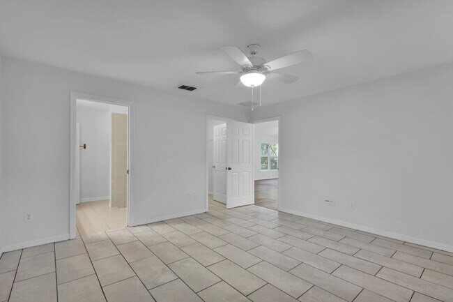 Building Photo - 3/2 Home In Silver Springs Shores