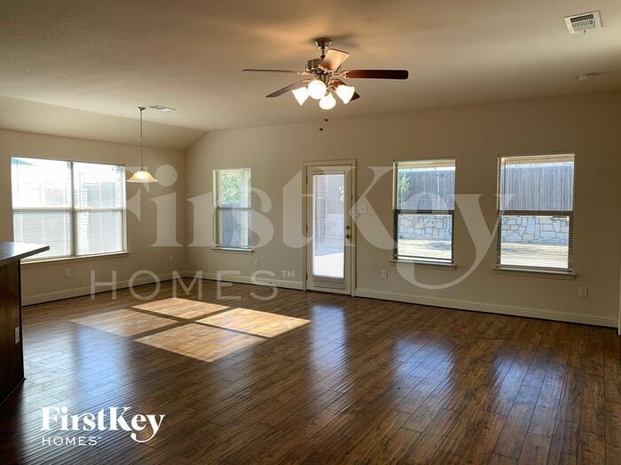 Building Photo - 949 Abigale Ln
