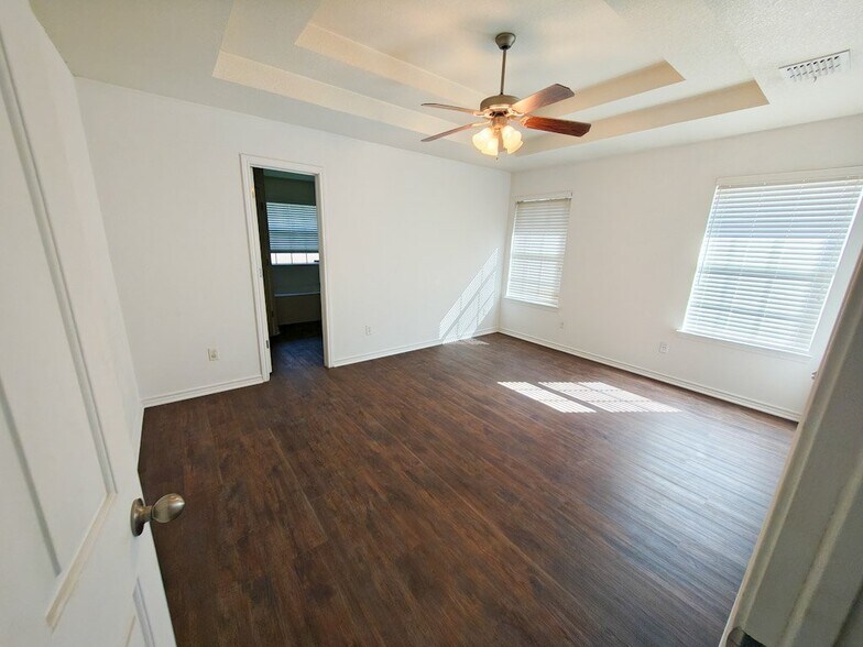 Building Photo - 5617 Cobalt Ln