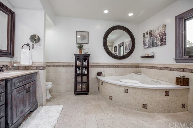 Building Photo - 736 Esplanade