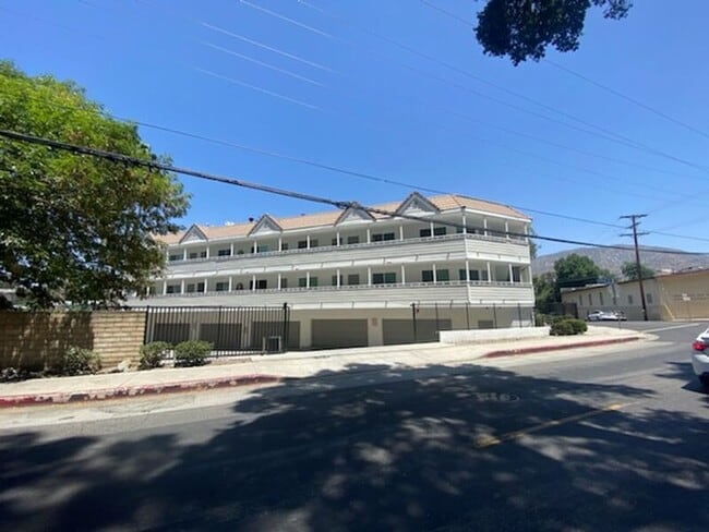 Building Photo - 8603 Fenwick St