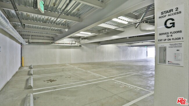 Building Photo - 1424 S Bentley Ave