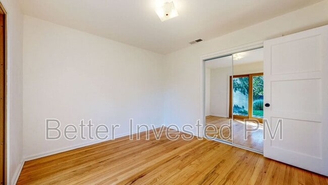 Building Photo - 2224 Midway Dr