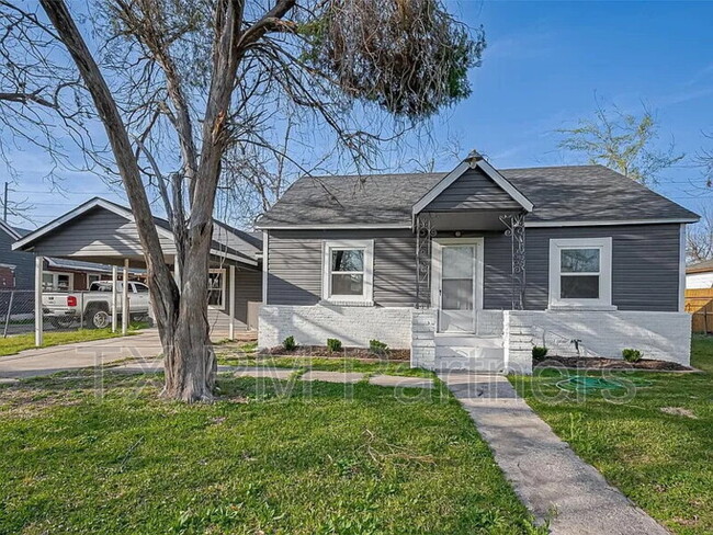 Primary Photo - 2401 Spence St