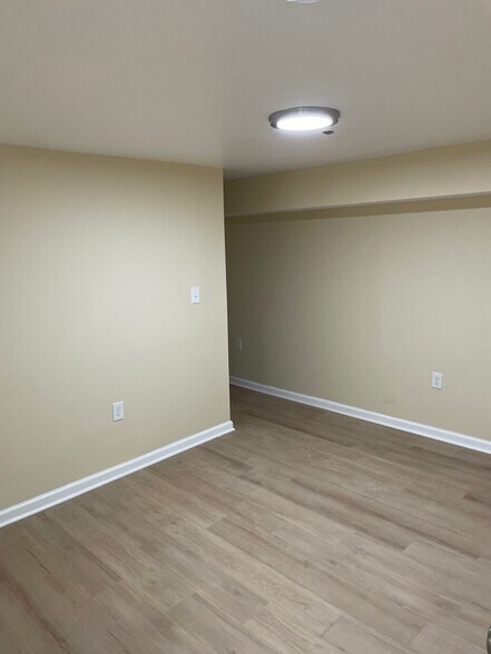 Building Photo - 529 Irving St NW