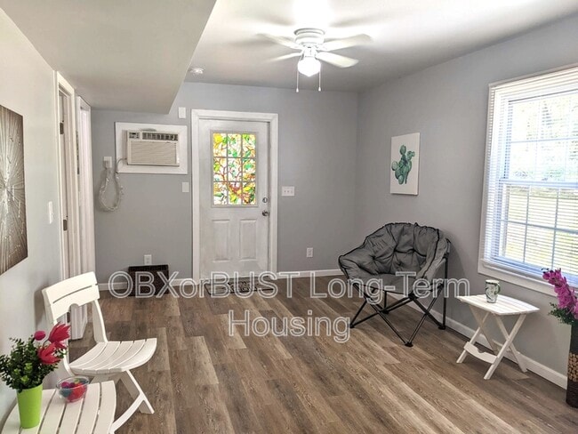 Building Photo - 105 Linden St