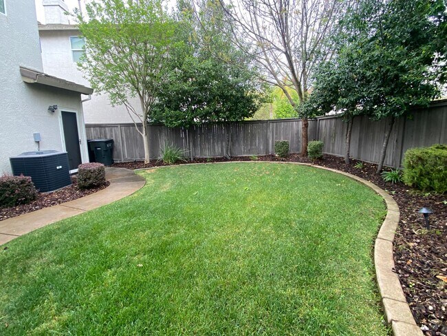 Building Photo - CLEAN AND SPACIOUS 4 BED, 2.5 BATH WITH COVERED BACK PATIO AND LUSH LANDSCAPING IN WESTLAKE COMMU...