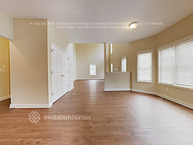 Building Photo - 3145 Claridge Dr SW