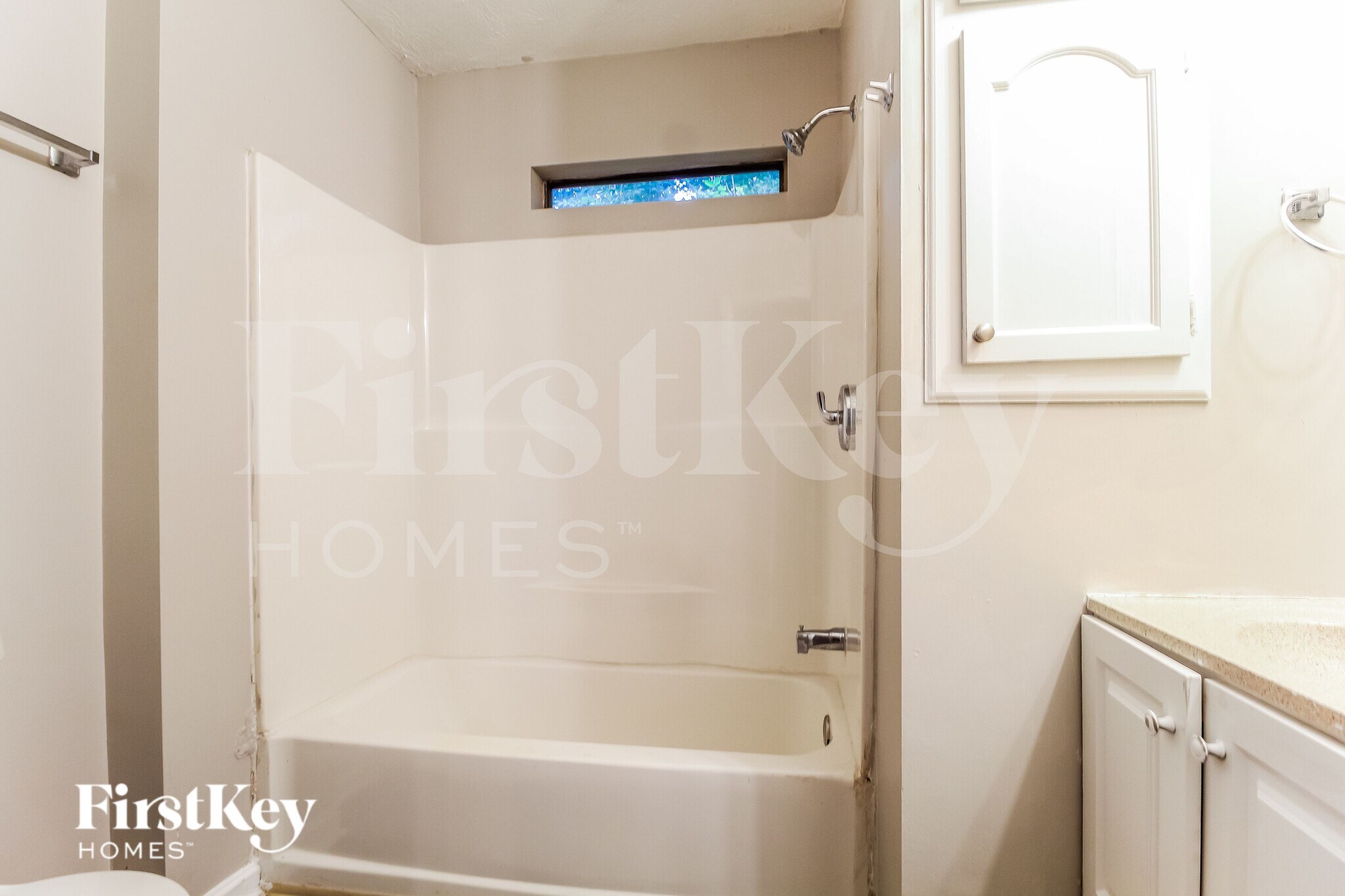 Building Photo - 6719 Timbers E Dr