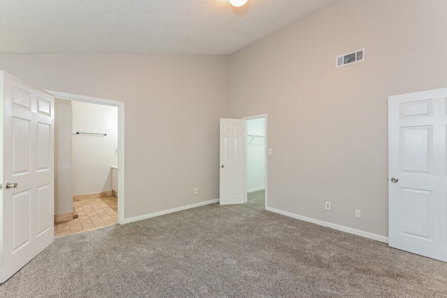 Building Photo - 1100 Creekwood Cove