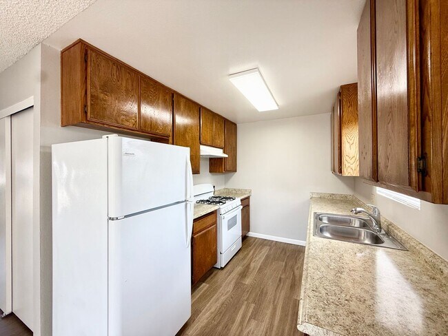 Building Photo - 2350 Sea Breeze Dr