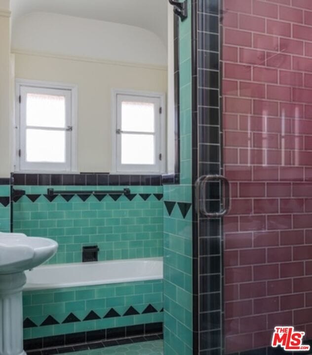 Building Photo - 1122 S Hayworth Ave