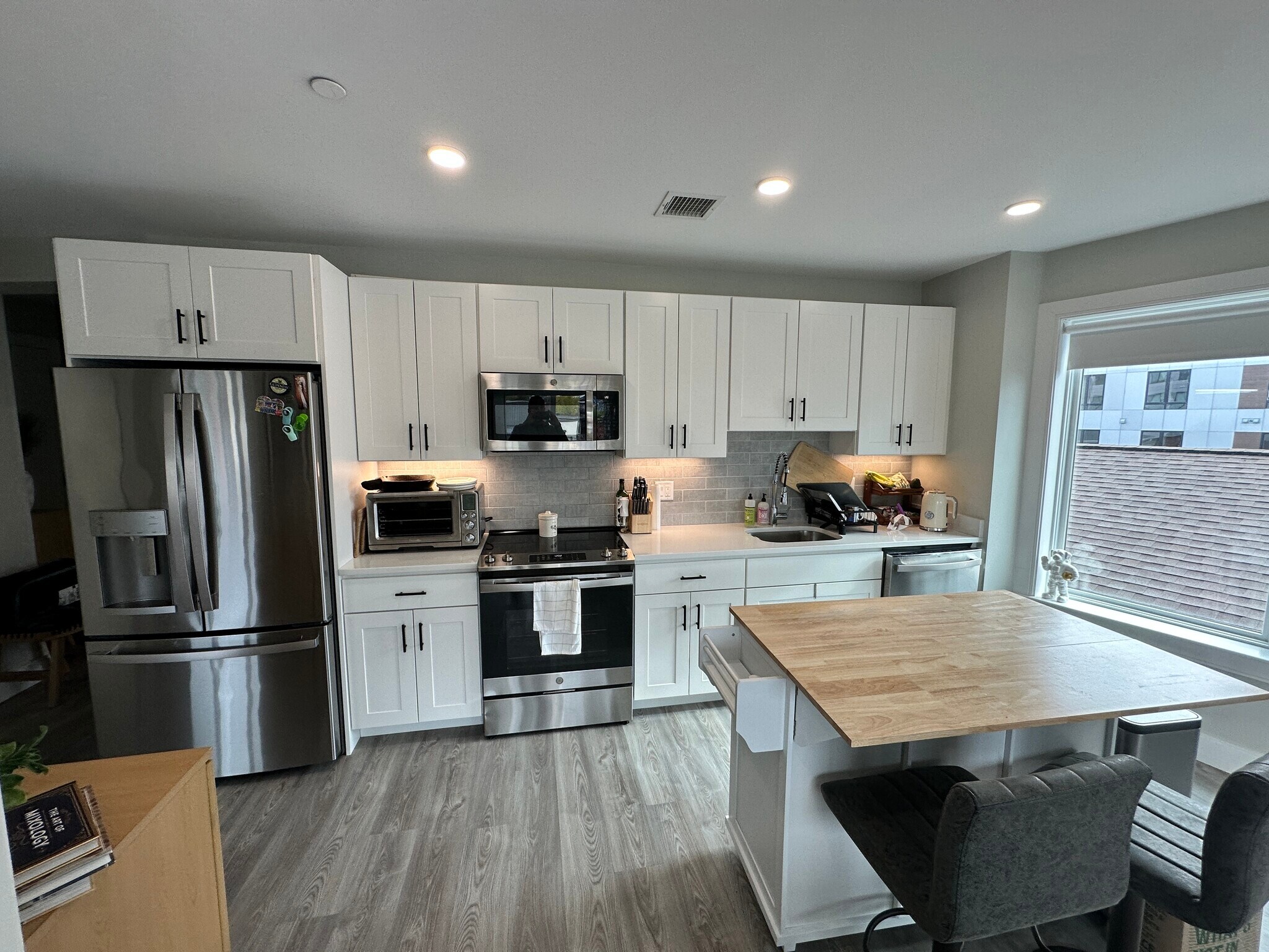 Building Photo - 206 Old Colony Ave