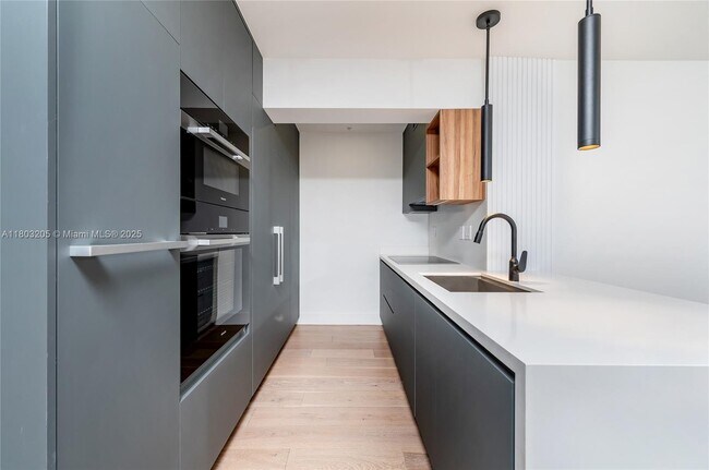 Building Photo - 204 Sunrise Dr