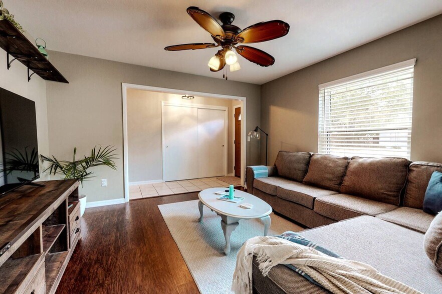 Living Room - 602 Ferretti Ave