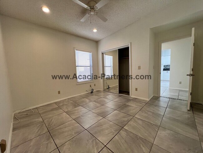 Building Photo - Two Bedroom Townhouse