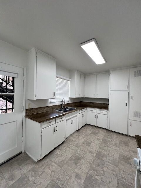 Building Photo - 10643 Crenshaw Blvd