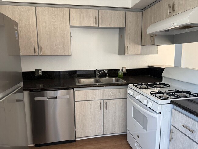 Primary Photo - 3228 Honolulu Ave