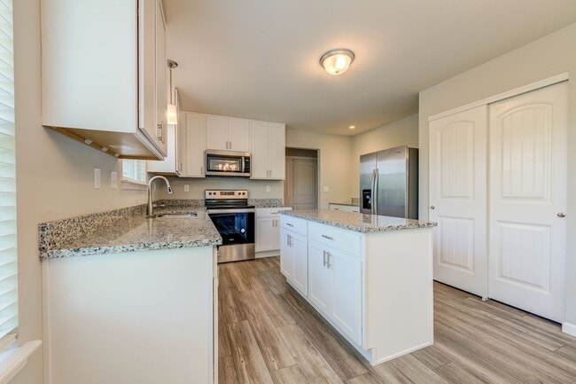 Building Photo - Beautifully Custom Crafted 2-Story Home 3 ...