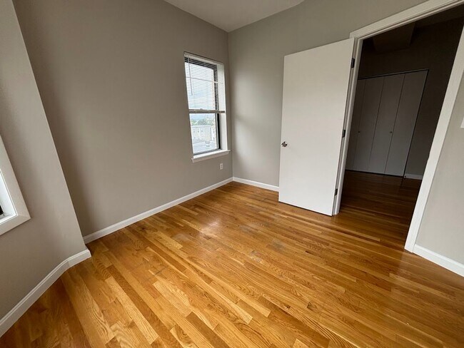 Interior Photo - 566 Beach