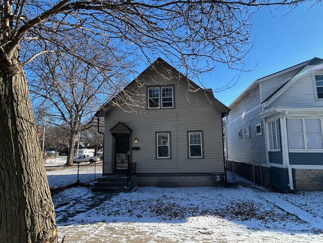 Primary Photo - "Charming 3-Bed, 2-Bath Gem on North 42nd ...