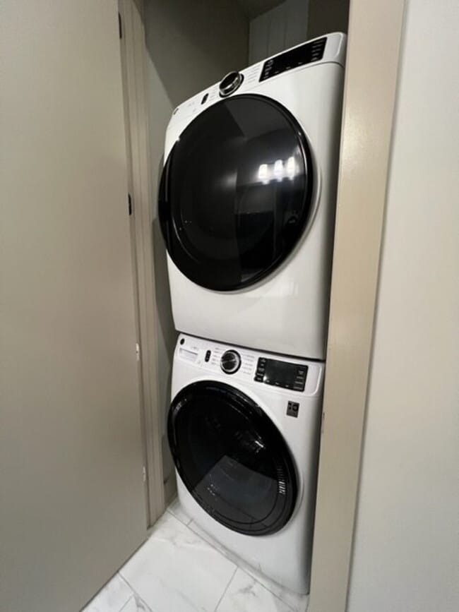 Building Photo - 3158 Stillhouse Creek Dr