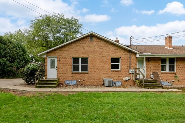 Building Photo - 1906 Cher Ct