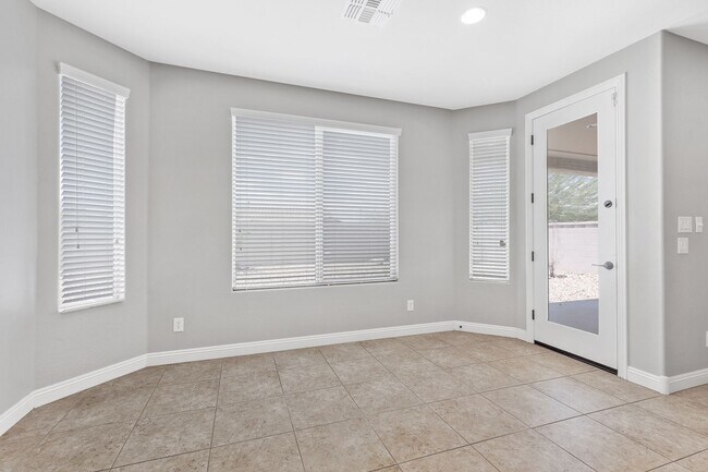 Building Photo - 3 Bed 2 Bath Home In Peoria