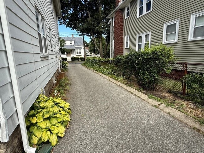 Building Photo - 211 Beech St