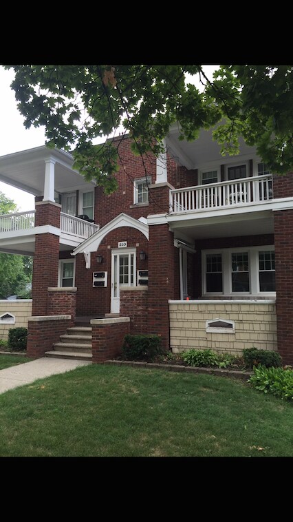 Building Photo - 210 S Laurel St