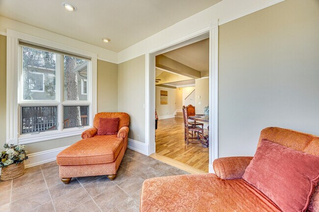 Building Photo - 1117 Manitou Ave