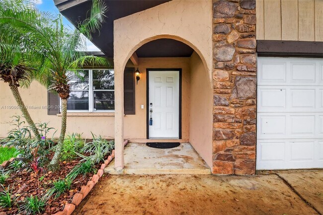 Building Photo - 6858 S Congress Ave