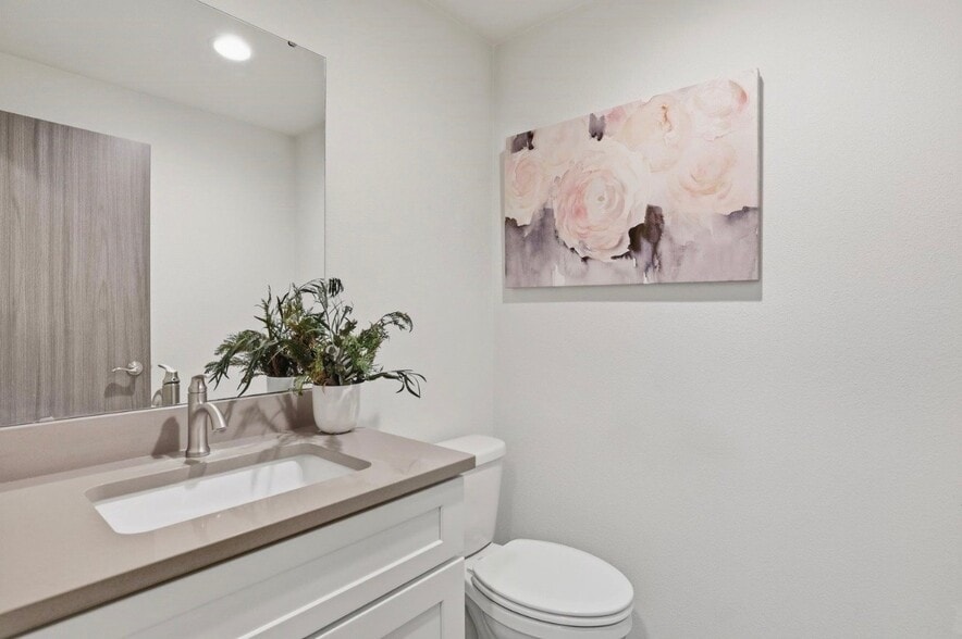 Building Photo - 7 E Chatham Ave