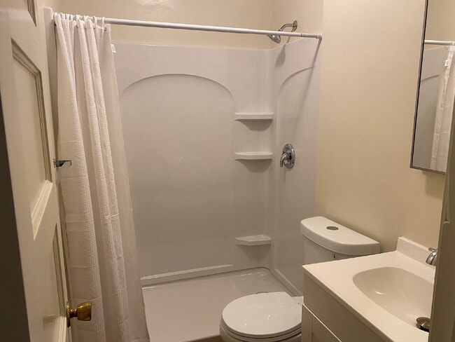 Building Photo - Charming 2-Bedroom, 1-Bath Home with Modern Updates on a Spacious Lot