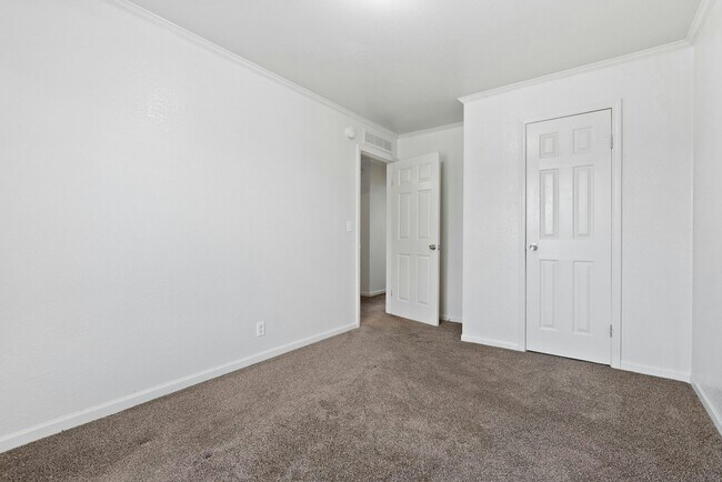 Building Photo - 6240 E 64th Pl