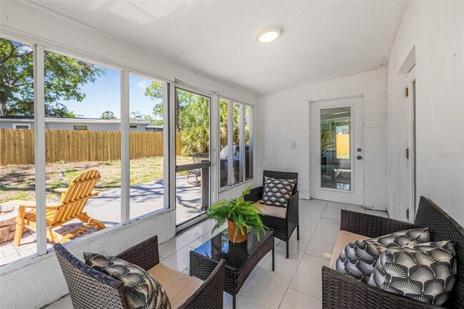 Building Photo - 4925 Camellia Way S