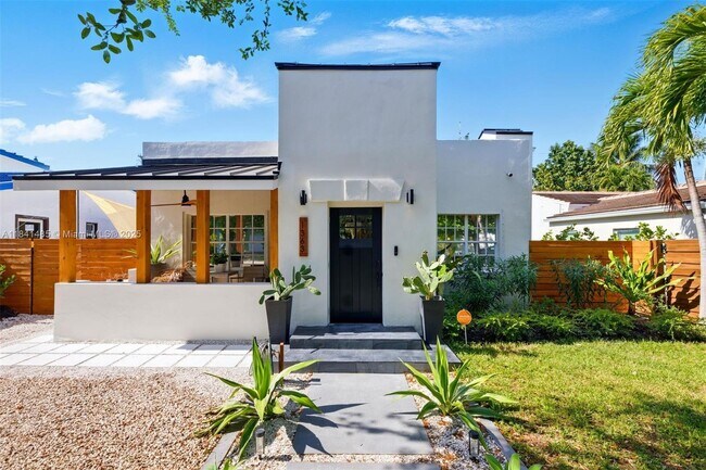 Building Photo - 1363 Biarritz Dr