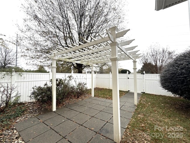 Building Photo - 3003 Colonel Springs Way