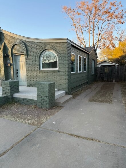 Building Photo - 2420 22nd St