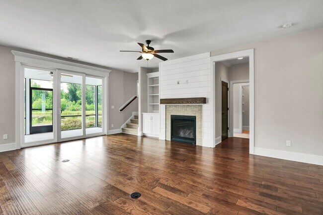 Building Photo - CATHERINES' COVE - Located off Bayshore Dr...