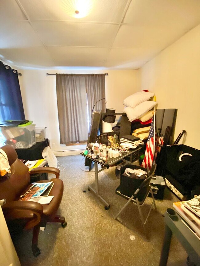 Building Photo - 203 Maple St