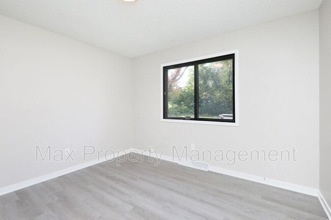Building Photo - 1526 E 16th St